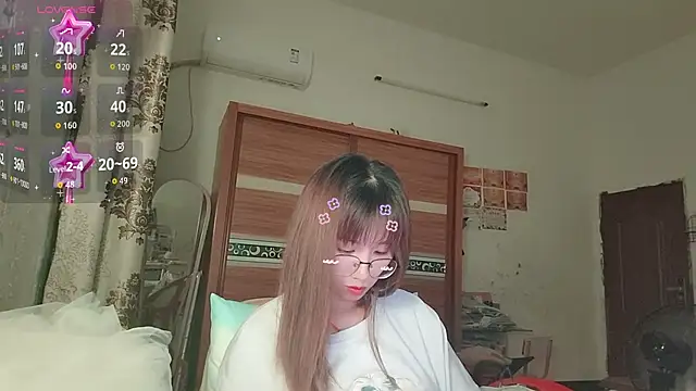 Snapshot of Lili_666 chatting on June 20, 4:10 pm Lili 666 online show from June 20, 4:10 pm