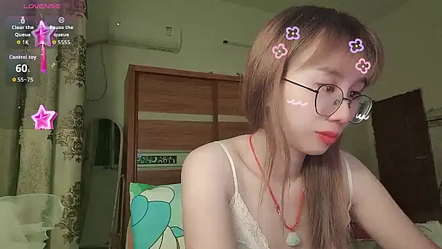 Snapshot of Lili_666 chatting on July 4, 4:02 pm Lili 666 online show from July 4, 4:02 pm