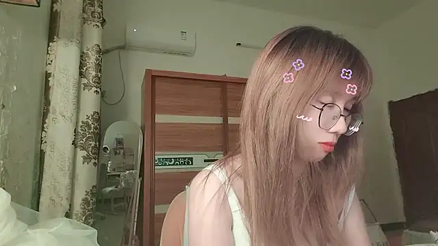 Snapshot of Lili_666 chatting on July 23, 5:44 pm Lili 666 online show from July 23, 5:44 pm