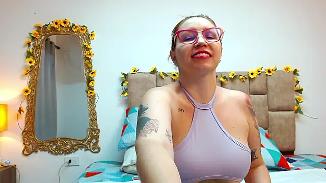 IsisDuzan online show from December 5, 8:55 pm