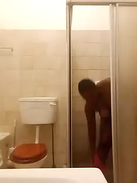 Snapshot of Sexymamibo chatting on December 22, 7:52 pm Sexymamibo online show from December 22, 7:52 pm