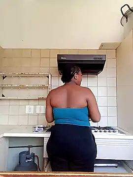 Snapshot of Sexymamibo chatting on March 7, 2:23 pm Sexymamibo online show from March 7, 2:23 pm