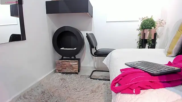 Miranda doll  online show from March 12, 12:15 pm