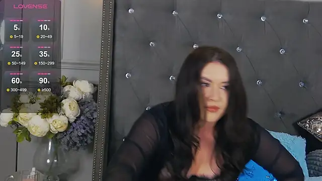 TrishaWinslet online show from February 8, 2:36 am