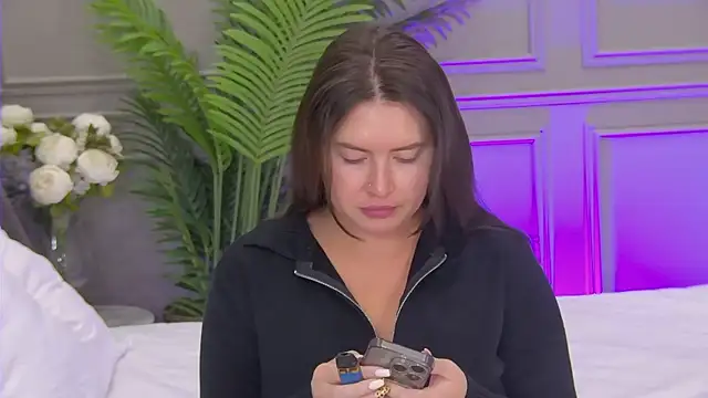 TrishaWinslet online show from October 5, 5:17 am