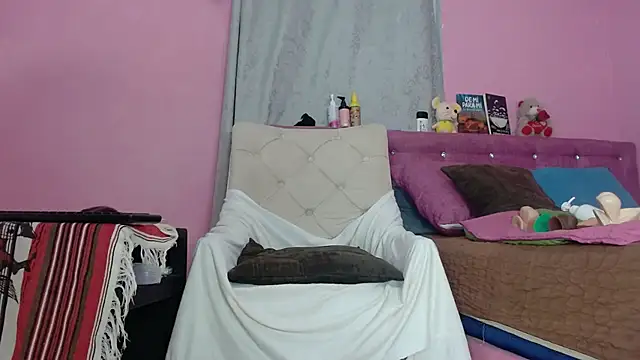 Snapshot of KeillyDiaz chatting on December 2, 9:02 am KeillyDiaz online show from December 2, 9:02 am