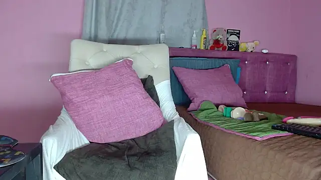 Snapshot of KeillyDiaz chatting on January 27, 1:19 pm KeillyDiaz online show from January 27, 1:19 pm