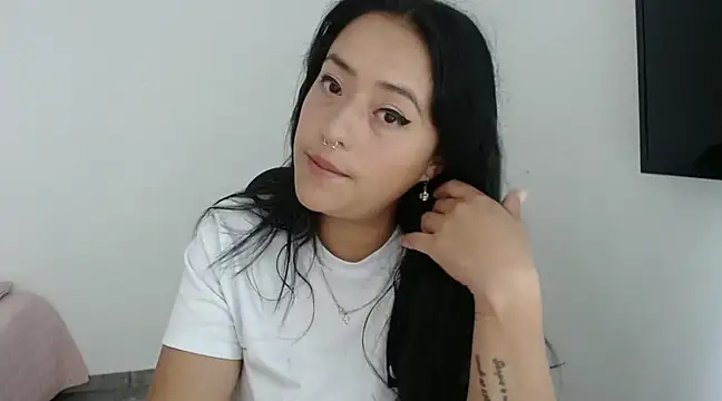 jjulietha95 online show from December 17, 11:28 am