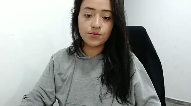 jjulietha95 online show from January 23, 5:24 am