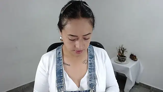 Snapshot of jjulietha95 chatting on April 27, 11:58 pm jjulietha95 online show from April 27, 11:58 pm