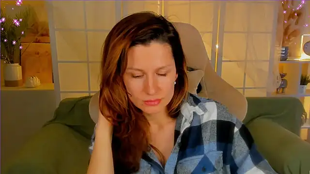 Snapshot of April_o_Nill chatting on December 27, 11:17 am April o Nill online show from December 27, 11:17 am