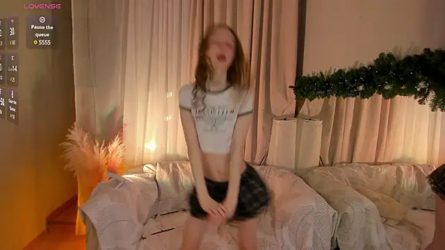 Snapshot of _Rose_Charming_ chatting on December 19, 9:49 pm  Rose Charming  online show from December 19, 9:49 pm