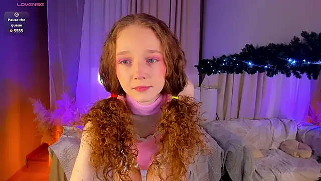 Snapshot of _Rose_Charming_ chatting on December 22, 9:31 pm  Rose Charming  online show from December 22, 9:31 pm