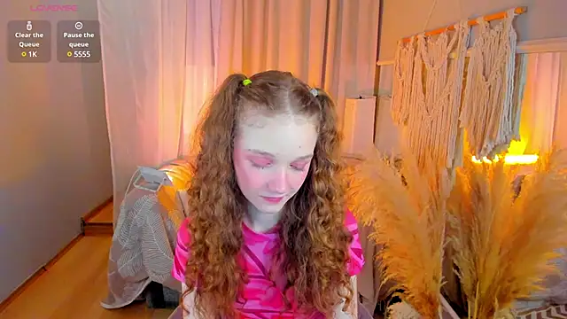 Snapshot of _Rose_Charming_ chatting on February 3, 12:58 am  Rose Charming  online show from February 3, 12:58 am