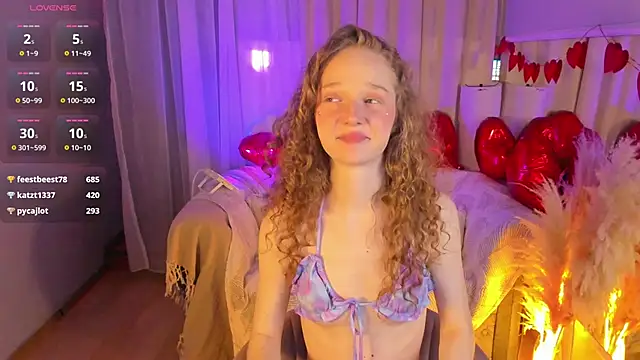 Snapshot of _Rose_Charming_ chatting on February 12, 12:58 am  Rose Charming  online show from February 12, 12:58 am