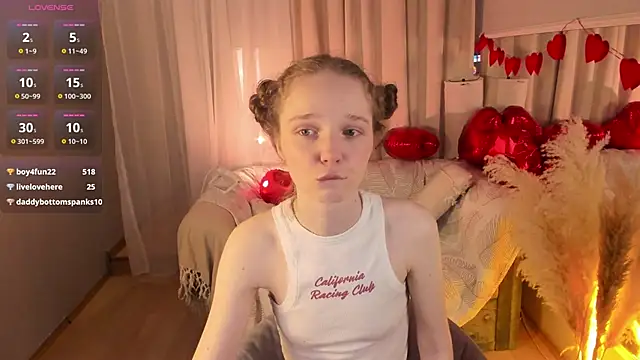 Snapshot of _Rose_Charming_ chatting on February 14, 12:51 am  Rose Charming  online show from February 14, 12:51 am