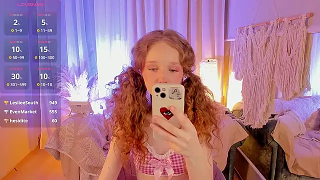 Snapshot of _Rose_Charming_ chatting on February 28, 1:05 am  Rose Charming  online show from February 28, 1:05 am