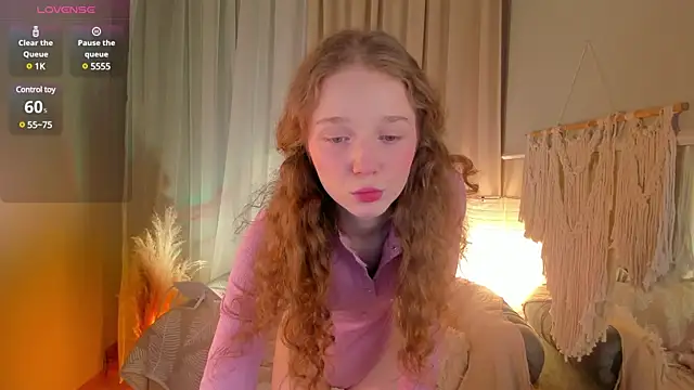 Snapshot of _Rose_Charming_ chatting on March 7, 9:48 pm  Rose Charming  online show from March 7, 9:48 pm