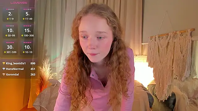 Snapshot of _Rose_Charming_ chatting on March 8, 4:01 am  Rose Charming  online show from March 8, 4:01 am