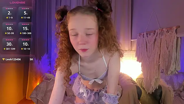 Snapshot of _Rose_Charming_ chatting on March 8, 10:02 pm  Rose Charming  online show from March 8, 10:02 pm