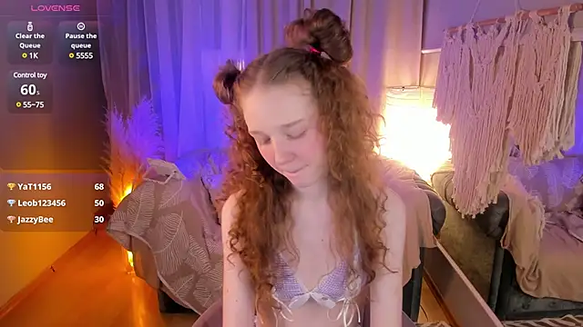 Snapshot of _Rose_Charming_ chatting on March 9, 1:04 am  Rose Charming  online show from March 9, 1:04 am