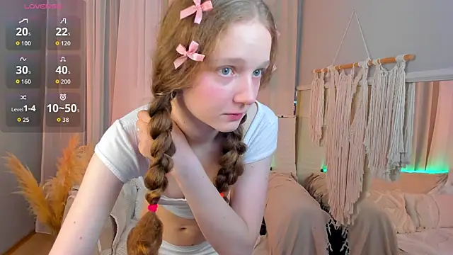 Snapshot of _Rose_Charming_ chatting on September 13, 9:58 pm  Rose Charming  online show from September 13, 9:58 pm