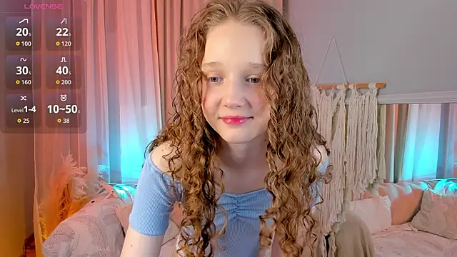 Snapshot of _Rose_Charming_ chatting on October 1, 10:16 pm  Rose Charming  online show from October 1, 10:16 pm