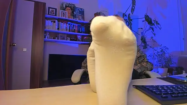 LylithSkye online show from April 20, 1:58 pm