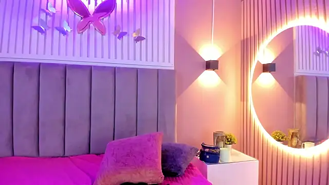 Snapshot of diosa_cristal chatting on February 18, 6:48 am diosa cristal online show from February 18, 6:48 am