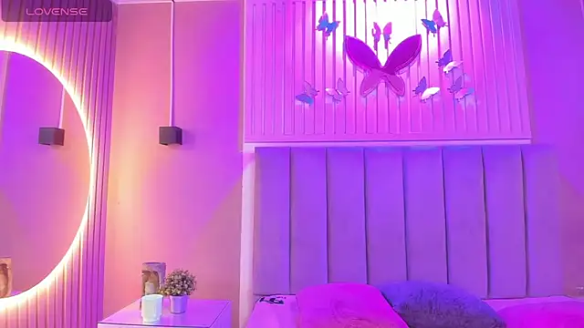 Snapshot of diosa_cristal chatting on October 18, 4:04 am diosa cristal online show from October 18, 4:04 am