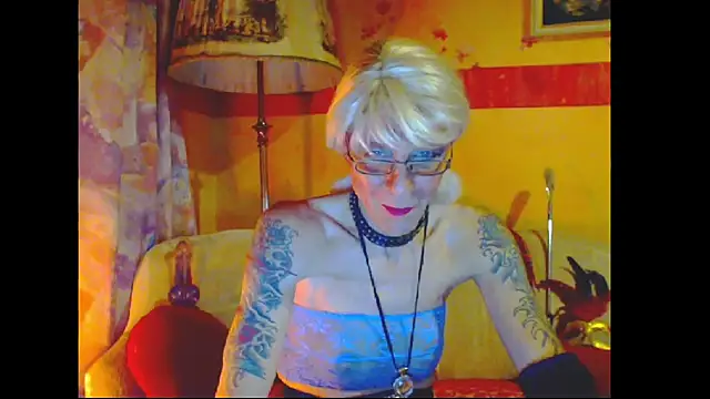 Snapshot of cuxladyboy chatting on December 13, 4:49 pm cuxladyboy online show from December 13, 4:49 pm