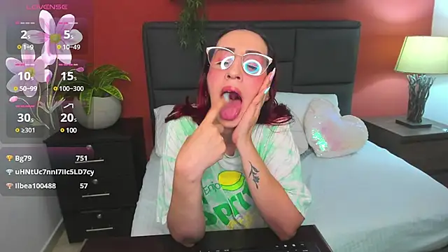 Snapshot of jadde13_ chatting on December 7, 7:05 am jadde13 online show from December 7, 7:05 am