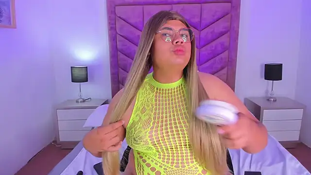 Snapshot of Tom_Silver__ chatting on February 8, 1:43 am Tom Silver online show from February 8, 1:43 am