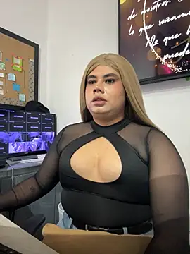 Snapshot of Tom_Silver__ chatting on October 18, 4:48 am Tom Silver online show from October 18, 4:48 am