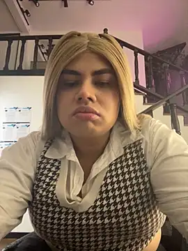 Snapshot of Tom_Silver__ chatting on November 16, 4:07 am Tom Silver online show from November 16, 4:07 am