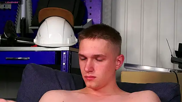 dustyn fox online show from December 16, 3:11 am