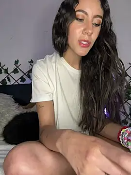 Snapshot of FrancellyHot chatting on December 20, 5:25 am FrancellyHot online show from December 20, 5:25 am