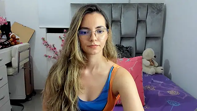 Snapshot of baby-miah chatting on December 5, 6:32 am baby-miah online show from December 5, 6:32 am