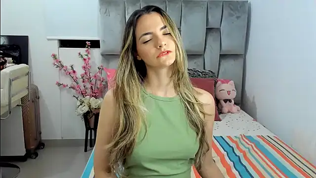 Snapshot of baby-miah chatting on December 30, 3:14 am baby-miah online show from December 30, 3:14 am