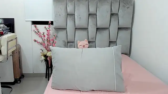 Snapshot of baby-miah chatting on February 7, 6:35 am baby-miah online show from February 7, 6:35 am