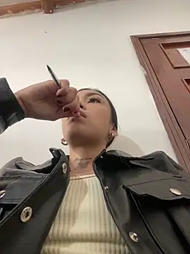 Effy Bonny online show from January 13, 7:10 pm