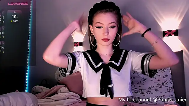 Snapshot of diana_nier chatting on December 7, 9:33 pm diana nier online show from December 7, 9:33 pm