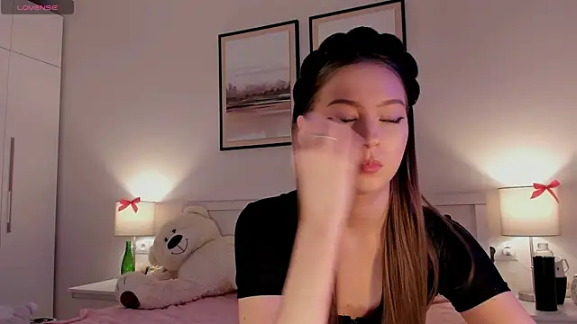 Snapshot of diana_nier chatting on November 29, 7:17 pm diana nier online show from November 29, 7:17 pm