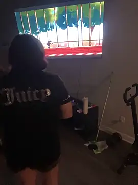 Snapshot of ThicBunz chatting on March 6, 2:09 am ThicBunz online show from March 6, 2:09 am