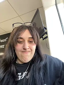 Snapshot of ThicBunz chatting on March 18, 8:37 pm ThicBunz online show from March 18, 8:37 pm