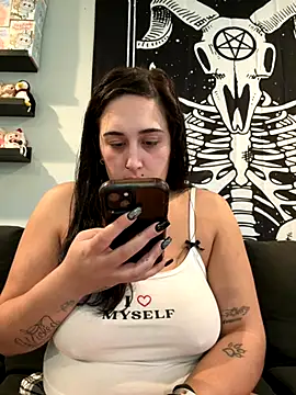 Snapshot of ThicBunz chatting on September 23, 4:43 pm ThicBunz online show from September 23, 4:43 pm