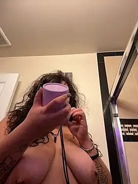 Snapshot of ThicBunz chatting on September 25, 12:53 pm ThicBunz online show from September 25, 12:53 pm