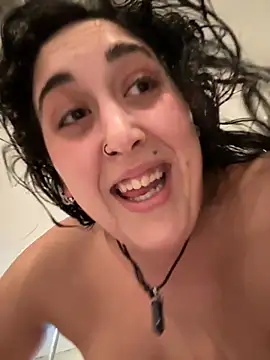 Snapshot of ThicBunz chatting on October 5, 1:26 am ThicBunz online show from October 5, 1:26 am