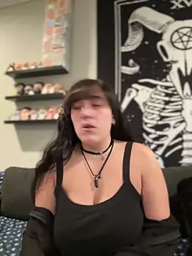 Snapshot of ThicBunz chatting on November 15, 3:08 pm ThicBunz online show from November 15, 3:08 pm