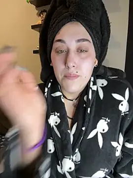 Snapshot of ThicBunz chatting on November 30, 6:01 pm ThicBunz online show from November 30, 6:01 pm